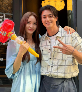 김혜수와김지훈이어깨동무